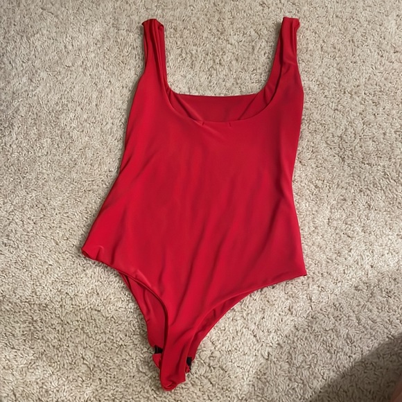 PrettyLittleThing Red Bodysuit - Picture 4 of 5